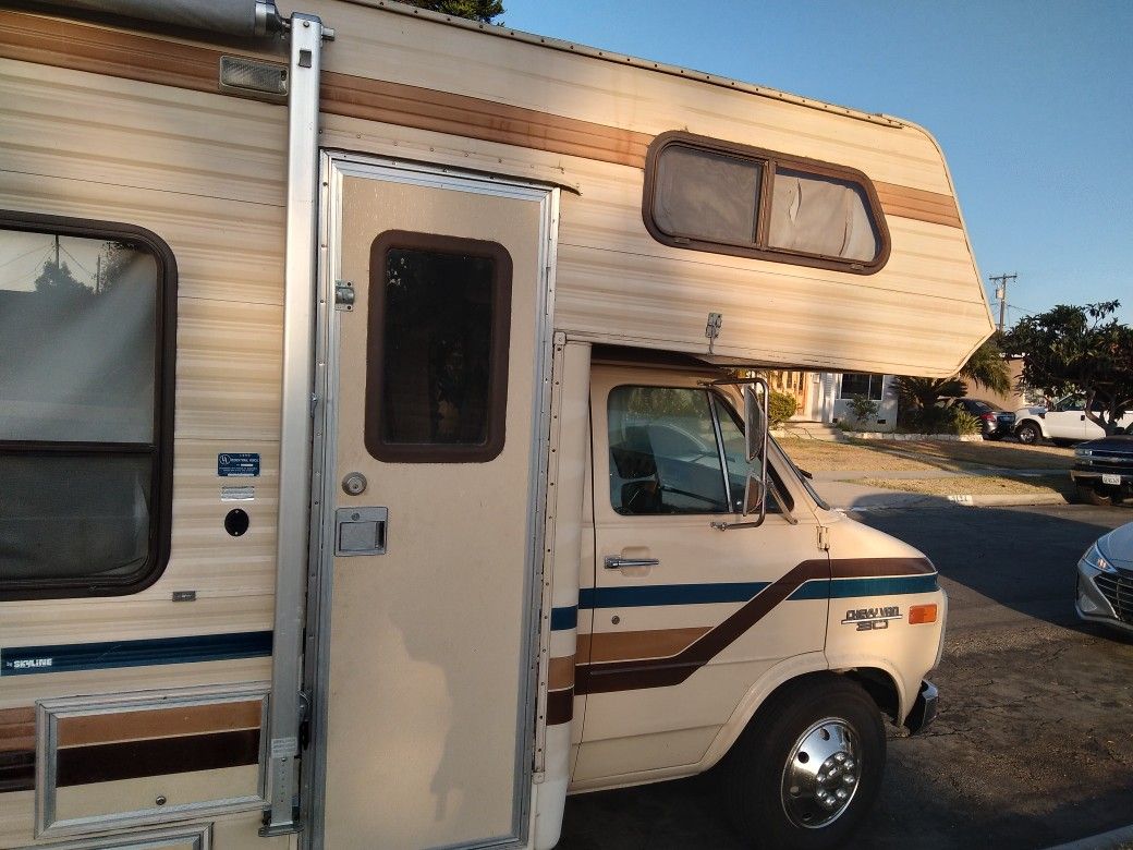 1988 Chevy G30 Van Converted To Lindy Motorhome.. Great Shape Only 35k Original Miles... Asking $5,000 O.b.o