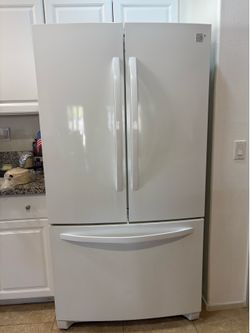 2017 Kenmore Refrigerator with Ice maker