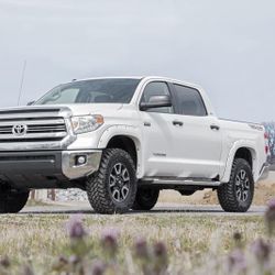 Tundra 3” Lift Kit & Installation. 