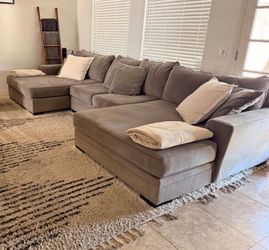 SECTIONAL NEED GONE ASAP (delivery Available)