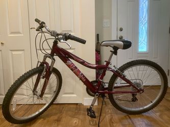 Columbia Anzer peak kids bike 24” wheel. Just tuned up. No issues. Pick up in Newporthill Bellevue 98006.