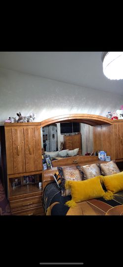 Queen Bedroom Set In Good Shape Or Make  Razonable Offer 