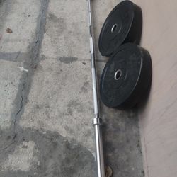 7 Foot Barbell With 2 - 45 Lb Bumper Plates 
