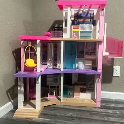 Barbie Dream House 