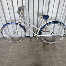 Vintage Girls Bike..