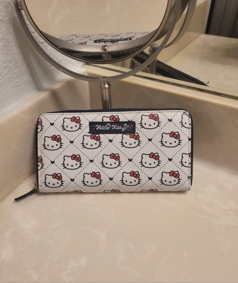 Hello Kitty White and Black Wallet