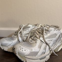 white runner balenciaga 