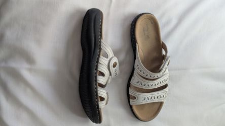 Clarks Collection Ultimate Comfort White Sandals sz 7 W