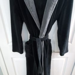 Soft, Kenusi Black and Gray bathrobe. Great condition