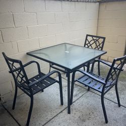 Metal Patio Table Set – Table in Great Condition