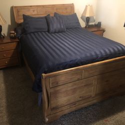 Bassett Queen Bedroom Set - $225 OBO