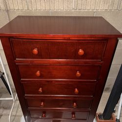 Beautiful wood dresser 36Hx27W