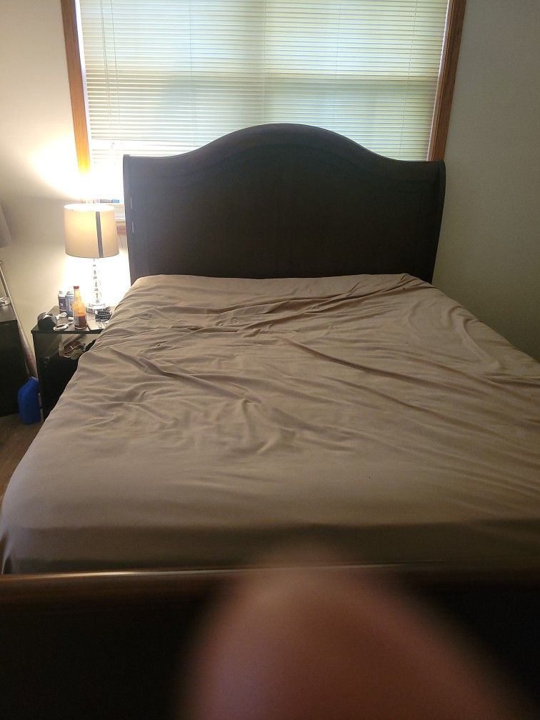 Queen size bed with mattress