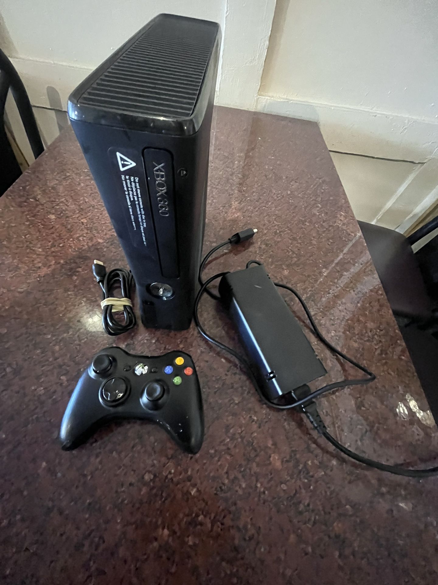 Xbox 360 Slim W Control And Cables