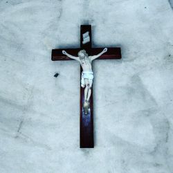2' Crucifix With Porcelain Jesus
