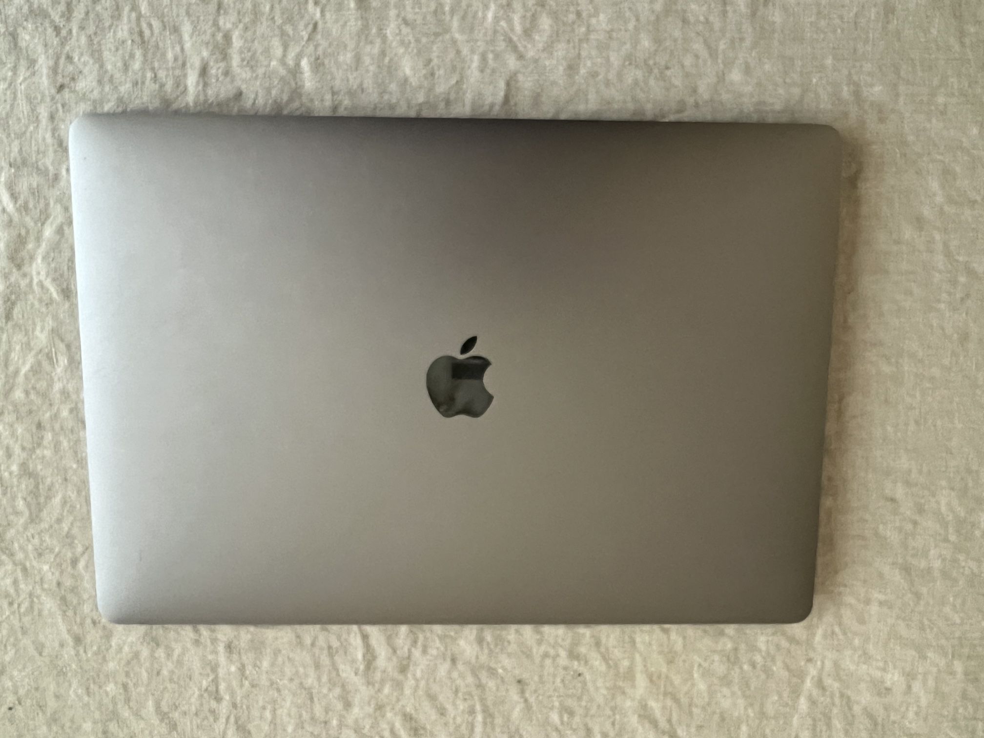 2018 Apple MacBook Pro A1990 15.4” Core i7 16GB 1TB HD 