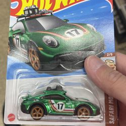 MINT: In Plastic Protective Case- Hot Wheels Porsche 911 Rallye Super Treasure Hunt STH