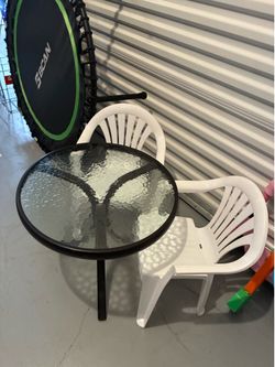 Kids table with 2 chairs