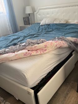 Bed with 4 drawers