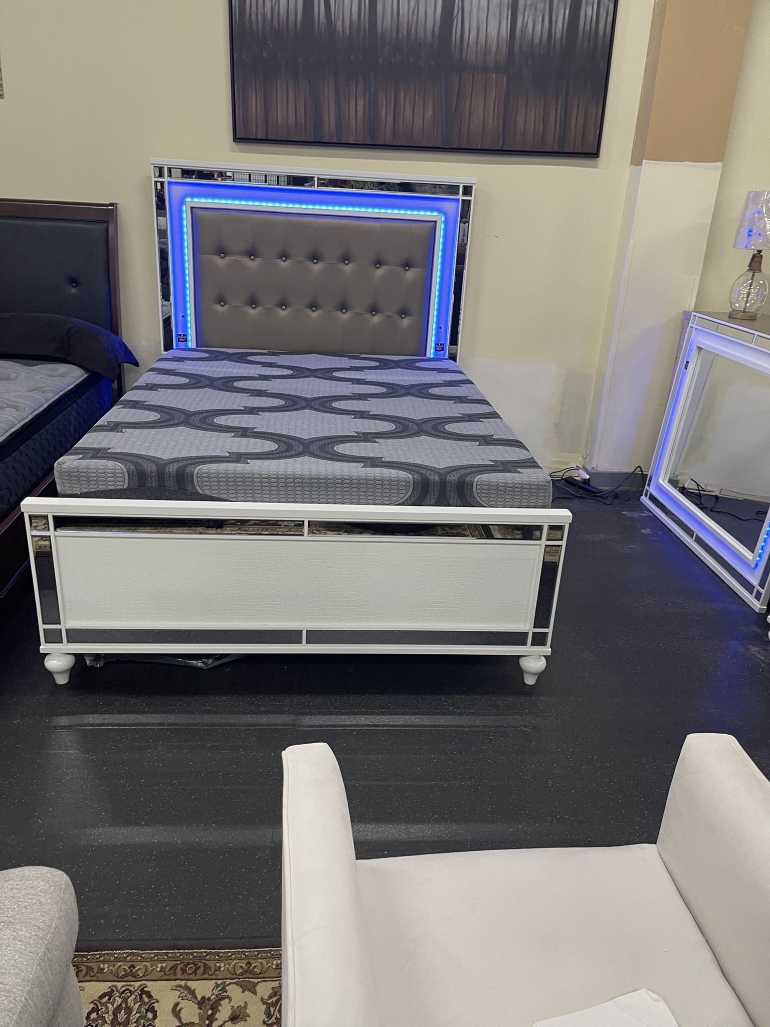 Queen Bed Room Set( Includes Queen Bed Frame, Dresser, Mirror, 1 Night Stand