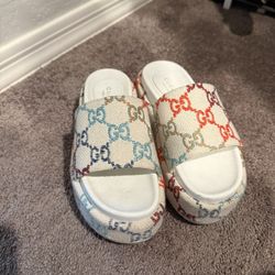 Size 7 Gucci slides 