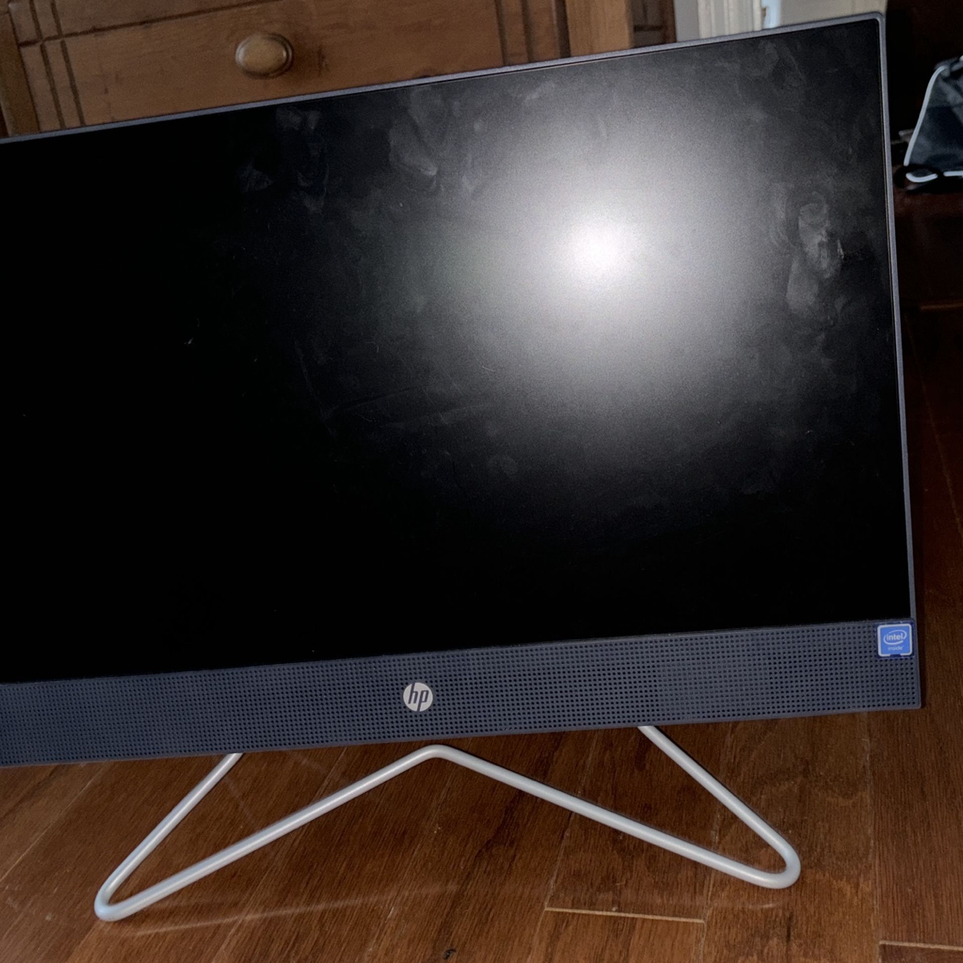 HP All-in-one Desktop PC *SCREEN BROKEN*