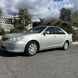2006 TOYOTA CAMRY LE EDITION 4 DOOR 4 CYLINDER SEDAN GAS SAVER LOW MILES -SUPER RELIABLE (COLD AC)