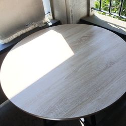 Round Table And 4 Chairs