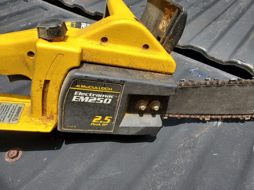 BLACK+DECKER 14 in. 8 Amp Electric Chain Saw for Sale in Houston, TX -  OfferUp