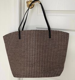 Beautiful straw fall black/gold tote shopping bag beach bag or travel tote new Approx 19.5” x 13” Gifted from Saks Fifth Avenue