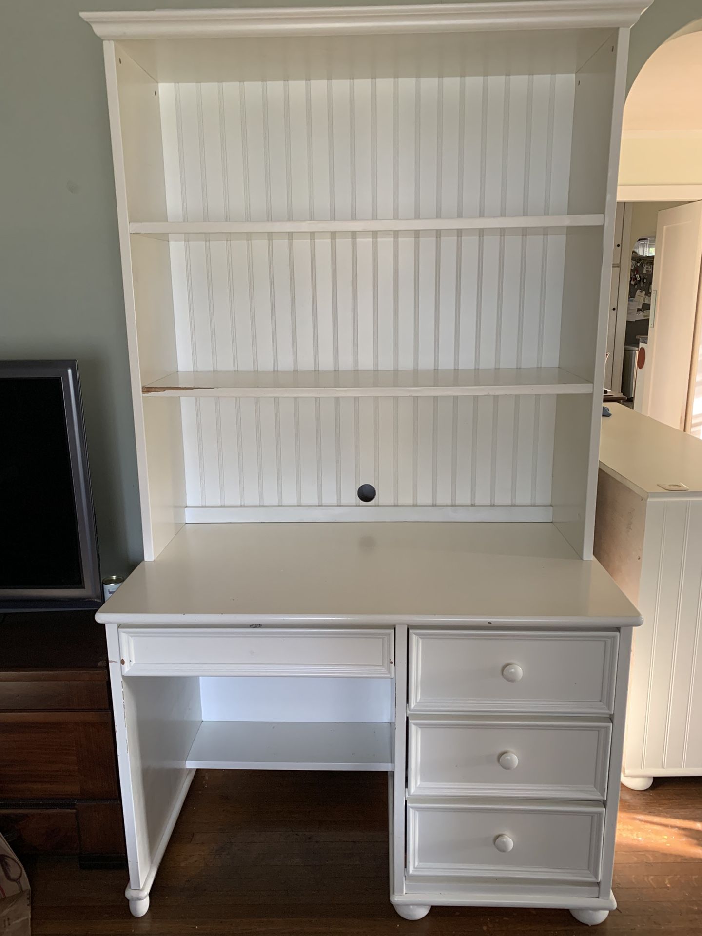 White Wood Desk And Bookshelf