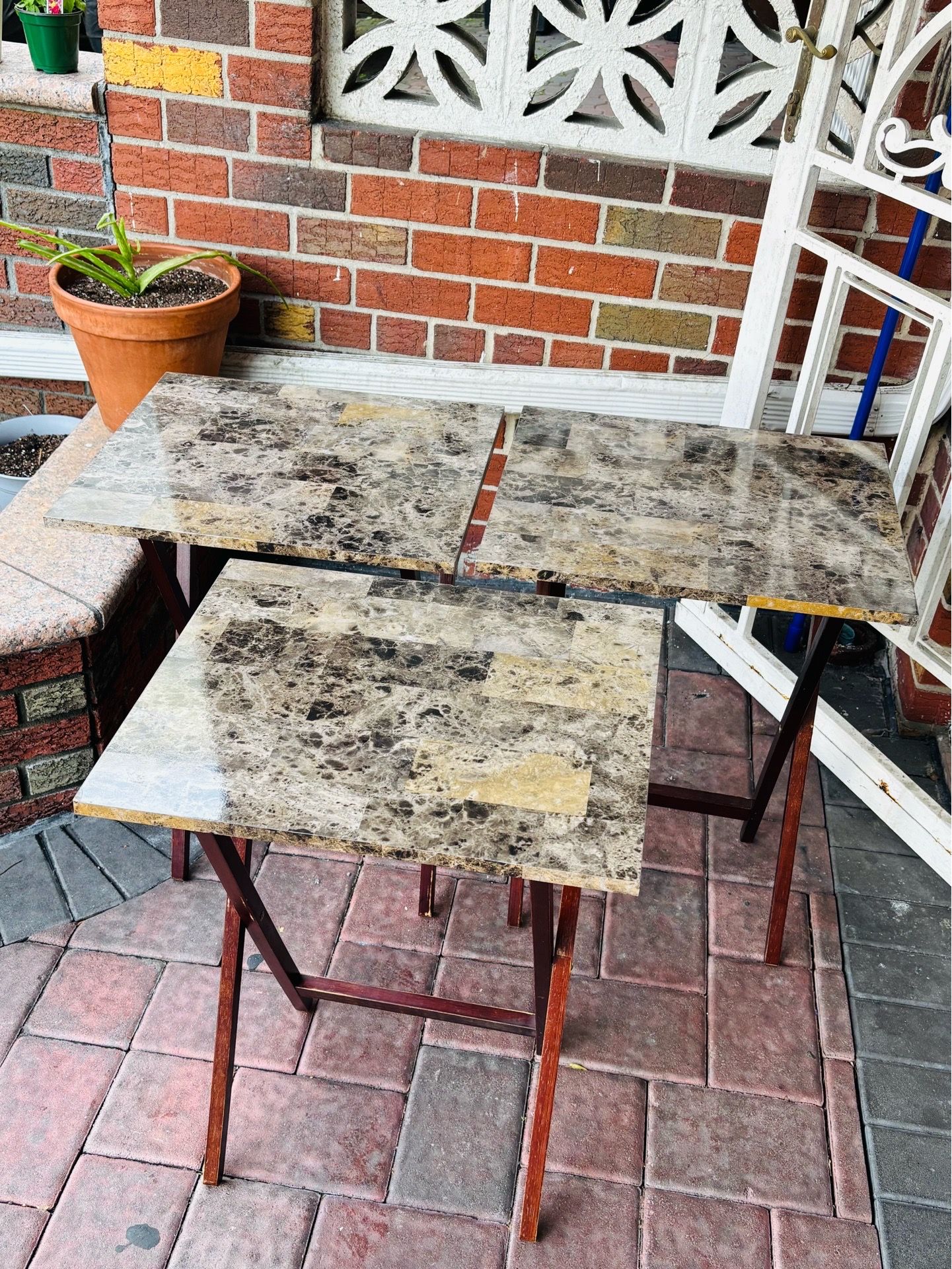 3-Piece Faux Marble TV Tray Table Set – Foldable & Space Saving