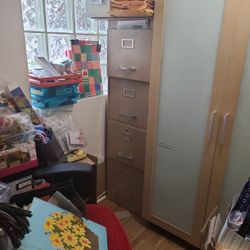 METAL 4 DRAWER FILE CABINET4 