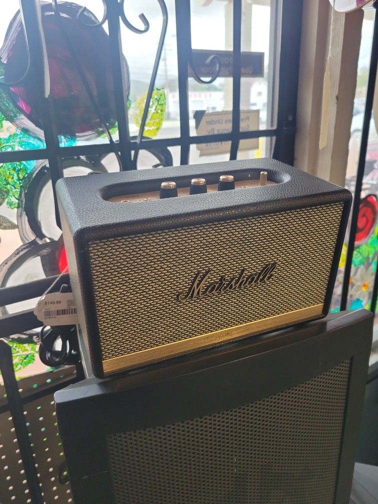 Marshall Amplifier Action 2