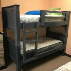 BUNK BED TWIN OVER TWIN MATTRESS INCLUDE 💯 🌲