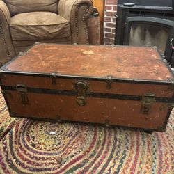 Trunk/Coffee Table with Storage