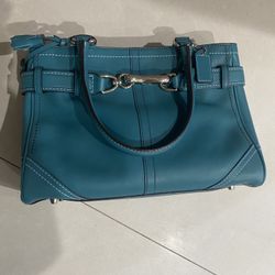 Women Coach Purse New But Tag Is Off 