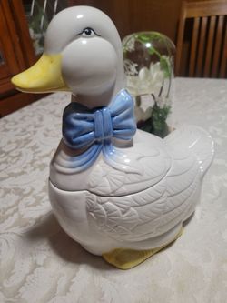VINTAGE GOOSE COOKIE JAR..CERAMIC..BLUE BOW..
