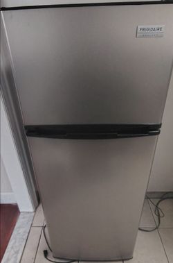 Refrigerator For Sale!!!