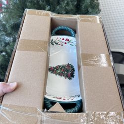 Merry Meadow Green 10.2-inch Stoneware Serving Bowl with Handles, New