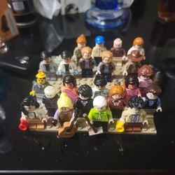 Assorted Minifigures Friends, Harry Potter, And Jurassic Park 