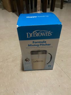 Formula mixing pitcher