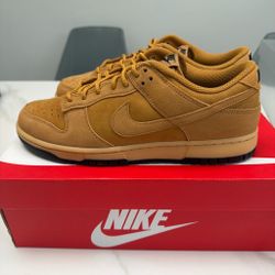 Nike dunk low wheat Sz 9.5 new