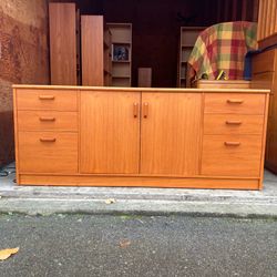 Vintage Mid Century Modern Teak Credenza/Media Console