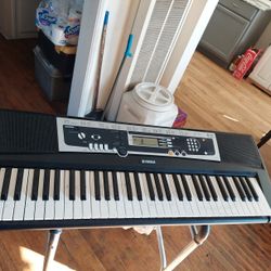 Vendo Este Piano O Irgano Oteclado Es Yamaha Esta Entero No Le Ase Falta Bada Semi Nuevo