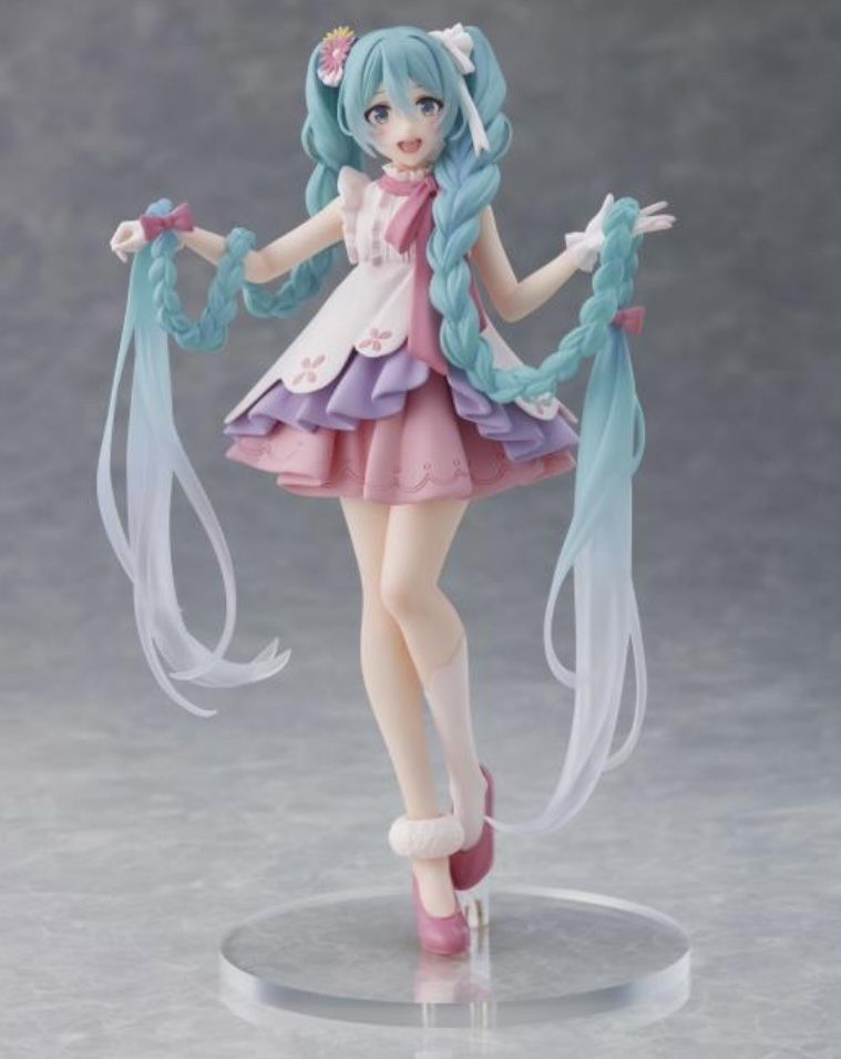 New In Box Anime Hatsune Miku Rapunzel Figure