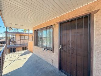 Outstanding 2 bed 1 bath 880sqft