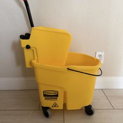 RUBBERMAID MOPPING BUCKET BRAND NEW $100
