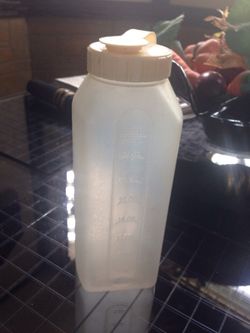 Quart beverage bottle
