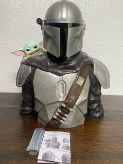 The Mandalorian with Grogu Chest Container